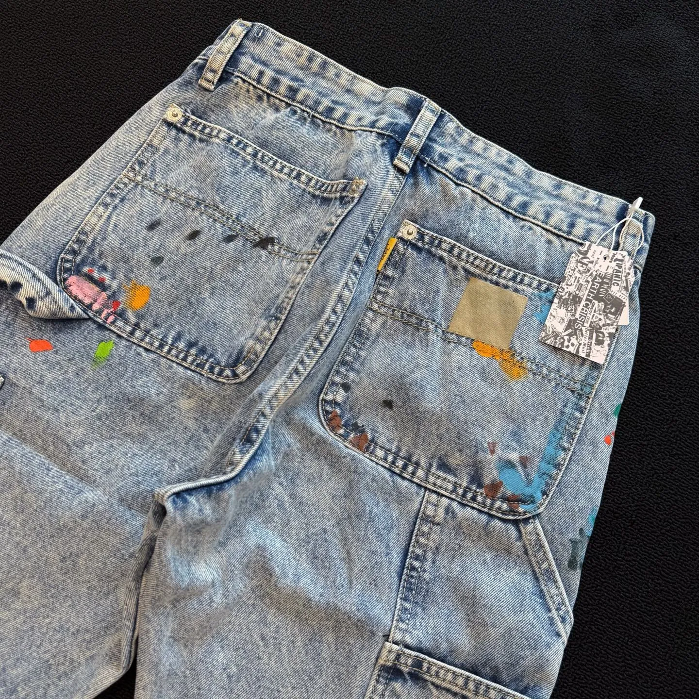 P230 model number: D401 GALLERY DEPT micro-flared distressed distressed jeans, three-dimensional version, loose and comfortable, not picky about body shape, factory precision, original factory quality control, same style for men and women, can be matched with couples, versatile recommendation, must-have denim for all seasons, made of heavy-duty washed pure cotton denim fabric. After washing, it is soft and thick, very stylish when worn. Size: 28, 30, 32, 34, 36 (S-XXL) Color: Splicing Size reference # 28 pants length 100 waist 72 30 pants length 102 waist 76 32 pants length 104 waist 80 34 pants length 106 waist 84 36 pants length 108 waist 88